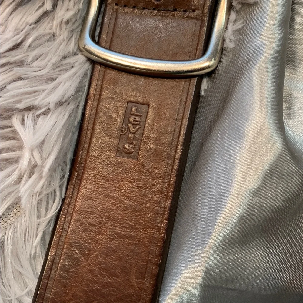 🌹VINTAGE LEVI’s • Unisex Brown Genuine Nice Leather Belt w/ solid Brass Buckle